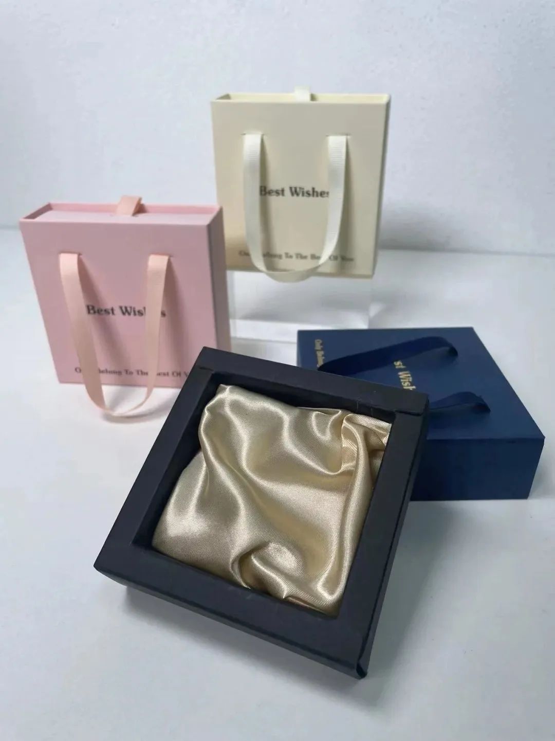 化妆品包装盒内托_化妆品盒里面的内托材质是什么_化妆品托运包装